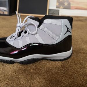 Retro Jordan  11s Black and Cool  Gray